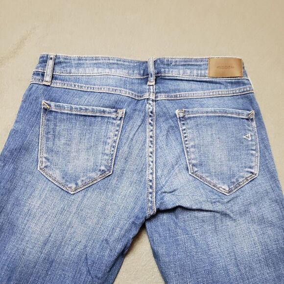 Hidden Jeans | Distressed Blue Jeans size 27 cropped, frayed hem. - Picture 11 of 16